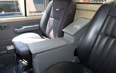 Toyota Land Cruiser 70, 2019 год, 45 000 000 рублей, 14 фотография