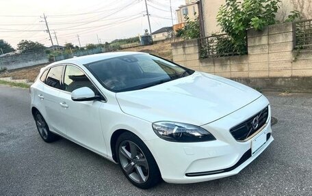 Volvo V40 II рестайлинг, 2016 год, 917 000 рублей, 3 фотография