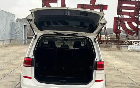 Volkswagen Touran III, 2021 год, 1 500 069 рублей, 8 фотография