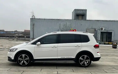 Volkswagen Touran III, 2021 год, 1 500 069 рублей, 5 фотография