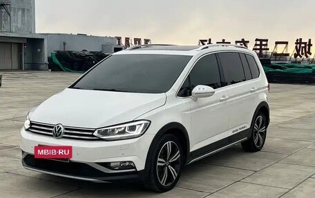 Volkswagen Touran III, 2021 год, 1 500 069 рублей, 3 фотография