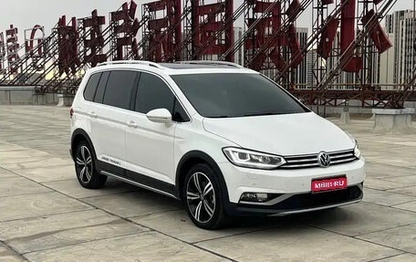 Volkswagen Touran III, 2021 год, 1 500 069 рублей, 1 фотография