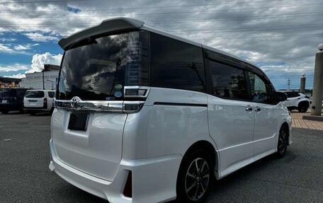 Toyota Voxy III, 2021 год, 1 811 000 рублей, 4 фотография