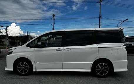 Toyota Voxy III, 2021 год, 1 811 000 рублей, 8 фотография