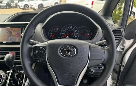 Toyota Voxy III, 2021 год, 1 811 000 рублей, 10 фотография