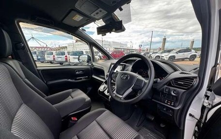 Toyota Voxy III, 2021 год, 1 811 000 рублей, 9 фотография