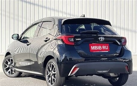 Toyota Yaris, 2022 год, 984 000 рублей, 4 фотография