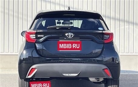 Toyota Yaris, 2022 год, 984 000 рублей, 3 фотография