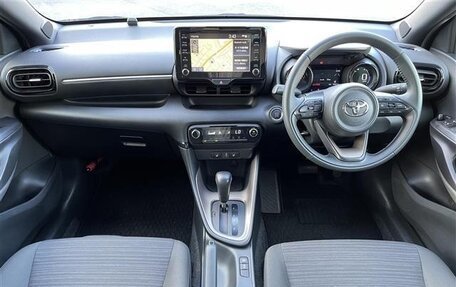 Toyota Yaris, 2022 год, 984 000 рублей, 8 фотография