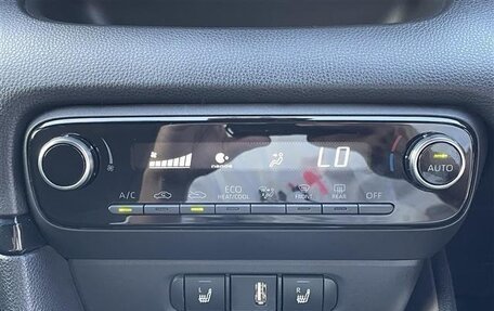 Toyota Yaris, 2022 год, 984 000 рублей, 12 фотография