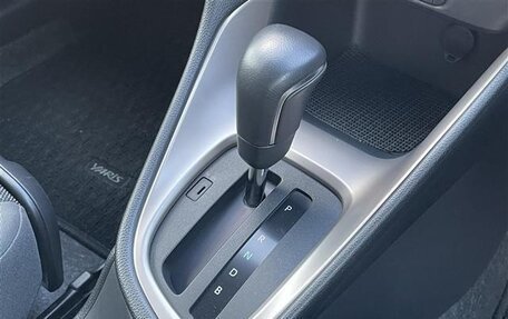 Toyota Yaris, 2022 год, 984 000 рублей, 13 фотография