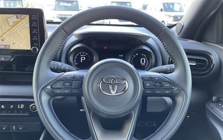 Toyota Yaris, 2022 год, 984 000 рублей, 9 фотография