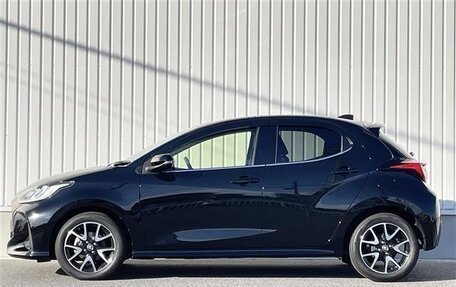 Toyota Yaris, 2022 год, 984 000 рублей, 6 фотография