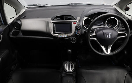 Honda Fit III, 2010 год, 899 000 рублей, 12 фотография