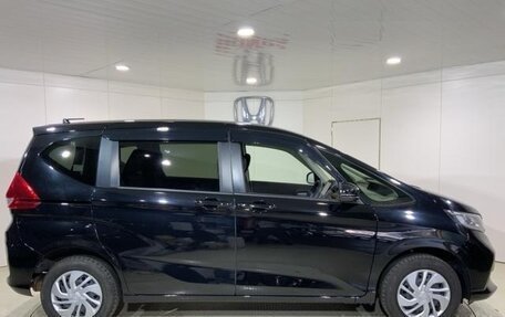 Honda Freed II, 2022 год, 1 600 000 рублей, 5 фотография