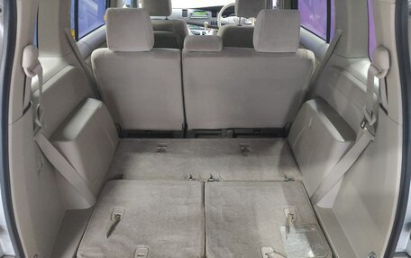 Toyota ISis I, 2008 год, 890 000 рублей, 17 фотография