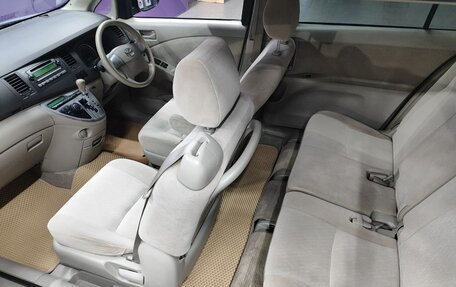 Toyota ISis I, 2008 год, 890 000 рублей, 15 фотография