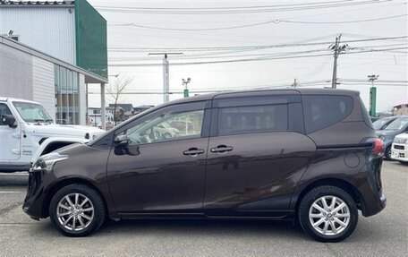 Toyota Sienta II, 2021 год, 1 069 000 рублей, 8 фотография