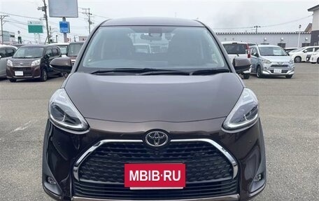 Toyota Sienta II, 2021 год, 1 069 000 рублей, 2 фотография