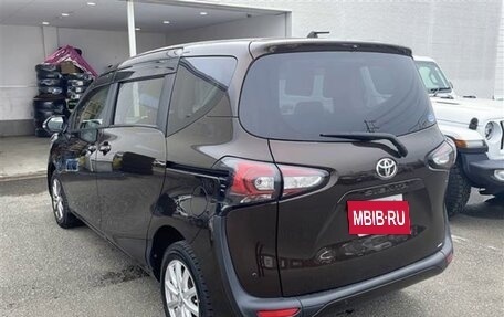 Toyota Sienta II, 2021 год, 1 069 000 рублей, 6 фотография