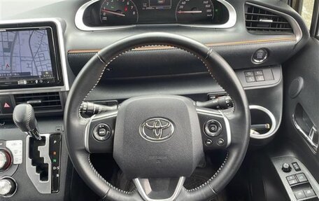 Toyota Sienta II, 2021 год, 1 069 000 рублей, 24 фотография