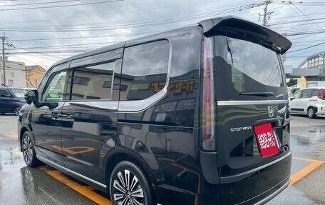 Honda Stepwgn, 2024 год, 2 380 000 рублей, 3 фотография