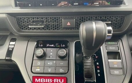 Honda Stepwgn, 2024 год, 2 380 000 рублей, 12 фотография