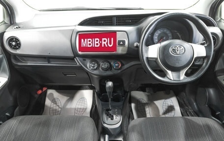 Toyota Vitz, 2015 год, 999 000 рублей, 10 фотография