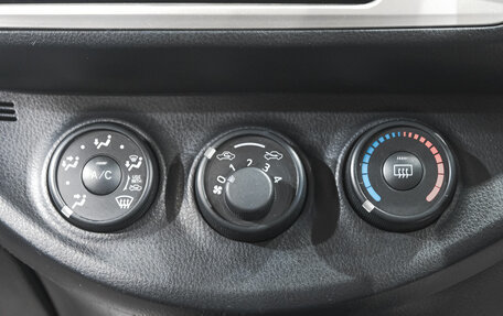 Toyota Vitz, 2015 год, 999 000 рублей, 14 фотография