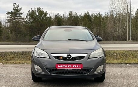 Opel Astra J, 2011 год, 647 000 рублей, 2 фотография