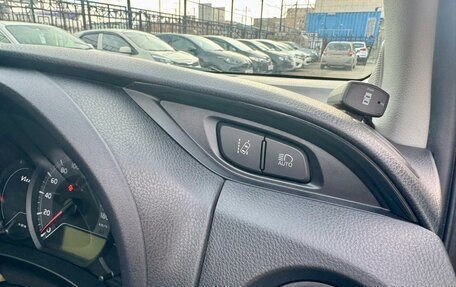 Toyota Vitz, 2019 год, 1 099 000 рублей, 16 фотография