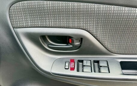 Toyota Vitz, 2019 год, 1 099 000 рублей, 17 фотография