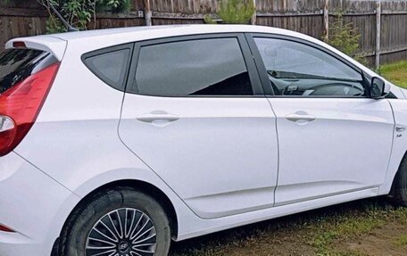 Hyundai Solaris II рестайлинг, 2015 год, 870 000 рублей, 2 фотография