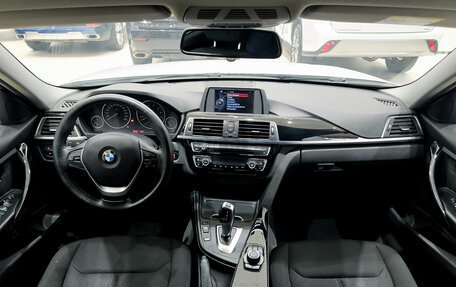 BMW 3 серия, 2017 год, 1 950 000 рублей, 14 фотография