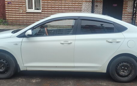 Hyundai Solaris II рестайлинг, 2018 год, 750 000 рублей, 1 фотография