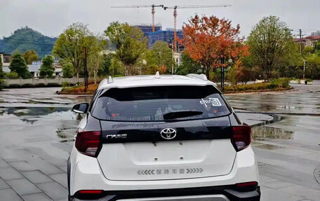 Toyota Yaris XP150 рестайлинг, 2021 год, 870 000 рублей, 8 фотография