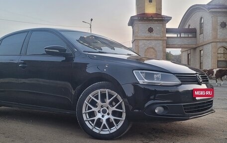 Volkswagen Jetta VI, 2011 год, 760 000 рублей, 3 фотография