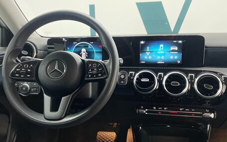 Mercedes-Benz A-Класс, 2018 год, 2 290 000 рублей, 19 фотография