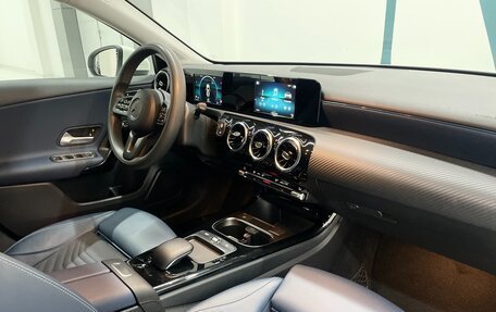 Mercedes-Benz A-Класс, 2018 год, 2 290 000 рублей, 20 фотография