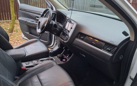 Mitsubishi Outlander III рестайлинг 3, 2015 год, 1 850 000 рублей, 1 фотография