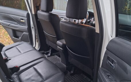 Mitsubishi Outlander III рестайлинг 3, 2015 год, 1 850 000 рублей, 3 фотография