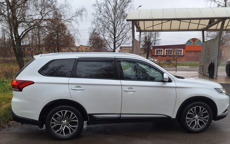 Mitsubishi Outlander III рестайлинг 3, 2015 год, 1 850 000 рублей, 9 фотография