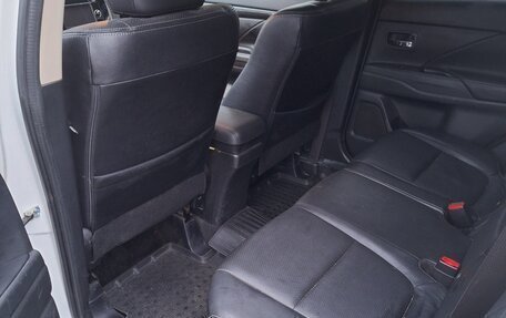 Mitsubishi Outlander III рестайлинг 3, 2015 год, 1 850 000 рублей, 5 фотография