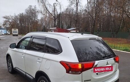 Mitsubishi Outlander III рестайлинг 3, 2015 год, 1 850 000 рублей, 10 фотография