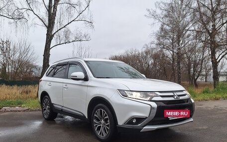 Mitsubishi Outlander III рестайлинг 3, 2015 год, 1 850 000 рублей, 11 фотография