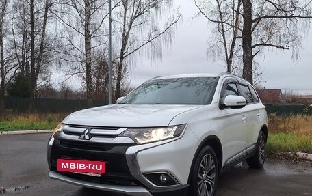 Mitsubishi Outlander III рестайлинг 3, 2015 год, 1 850 000 рублей, 12 фотография