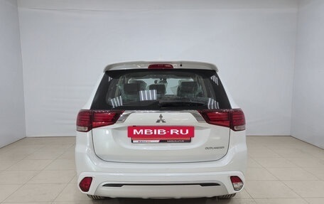 Mitsubishi Outlander III рестайлинг 3, 2022 год, 3 000 000 рублей, 5 фотография