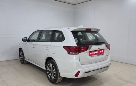 Mitsubishi Outlander III рестайлинг 3, 2022 год, 3 000 000 рублей, 6 фотография