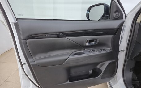 Mitsubishi Outlander III рестайлинг 3, 2022 год, 3 000 000 рублей, 7 фотография