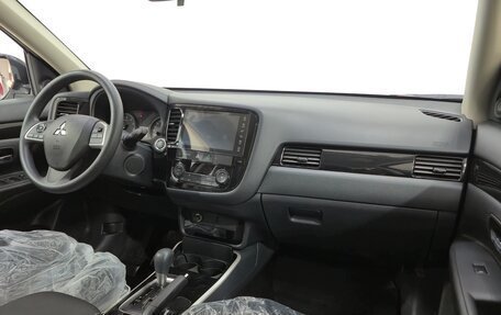 Mitsubishi Outlander III рестайлинг 3, 2022 год, 3 000 000 рублей, 12 фотография